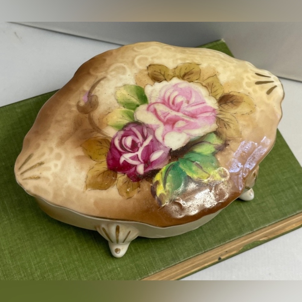 Vintage Lipper & Mann Floral‎ Hand Painted Porcelain. Trinket Dresser Box Japan